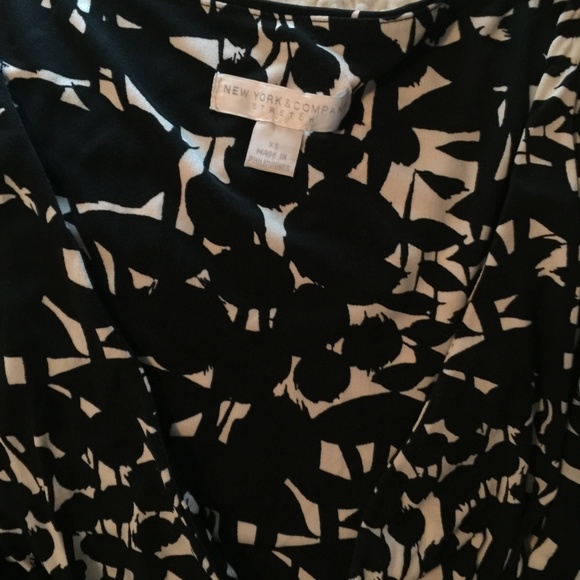 ⚫️ LIKE NEW - Black & White Fun Flowy Dress ⚫️ - Picture 6 of 6